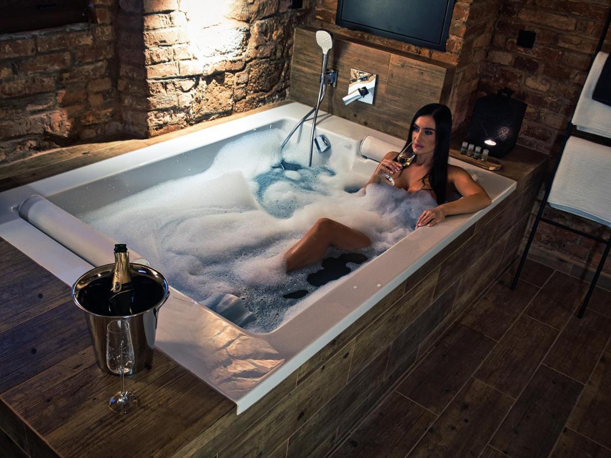 Wellness Gallery Apartments Liberec Esterno foto