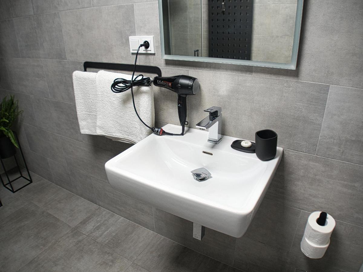 Wellness Gallery Apartments Liberec Esterno foto